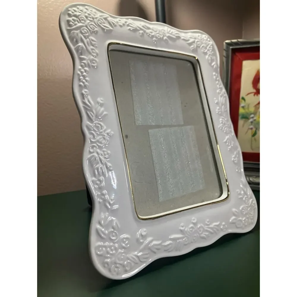 Vintage Frame Ceramic Ornate Floral Photo Frame 4x6 Landscape Easel Back White